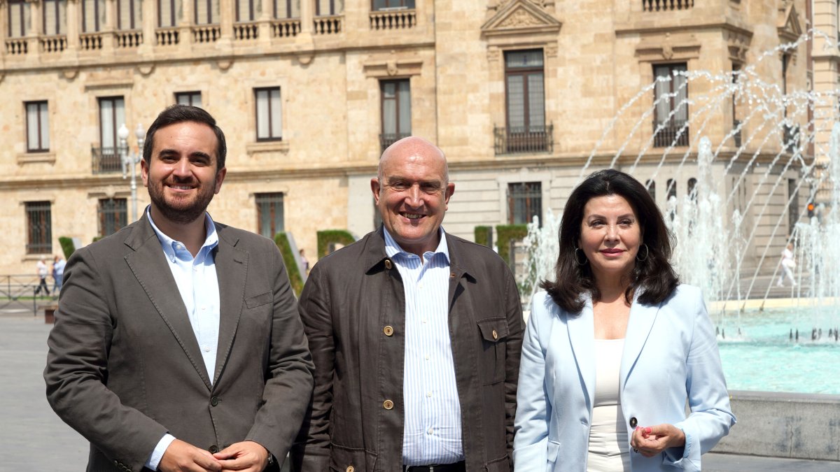 José Ángel Alonso, Jesús Julio Carnero y Arenales Serrano, candidatos del PP de Valladolid al Senado.- ICAL
