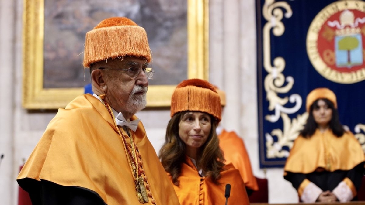 Álvaro Cuervo García, nombrado Doctor Honoris Causa por la UVa. / ICAL