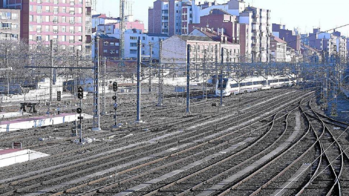 Vías de salida desde la estación Campo Grande hacia el norte.-El Mundo