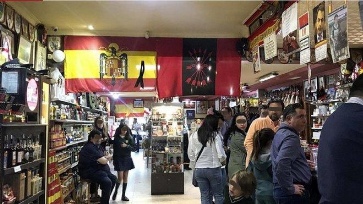 Ambiente en el interior del bar franquista Casa Pepe, en Despeñaperros.-DAVID CASTRO