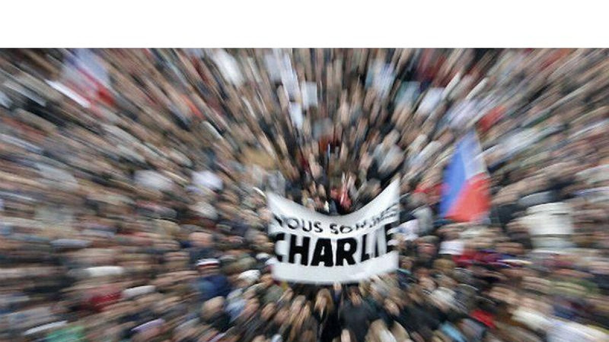 Vista aérea de la gran manifestación que este domingo recorrió el centro de París, tras el ataque a la revista satífica 'Charlie Hebdo'.-Foto: REUTERS / ERIC GAILLARD