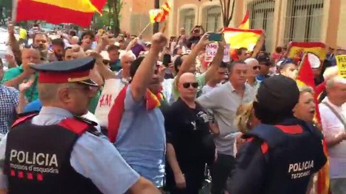 Manifestaciones ante la comandancia de la Guardia Civil en Barcelona.-DANNY CAMINAL