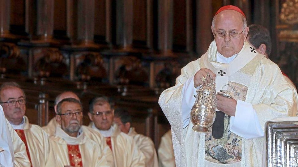 El arzobispo de Valladolid, Ricardo Blázquez, ayer durante la eucaristía en honor a la Virgen de San Lorenzo.-J. M. Lostau