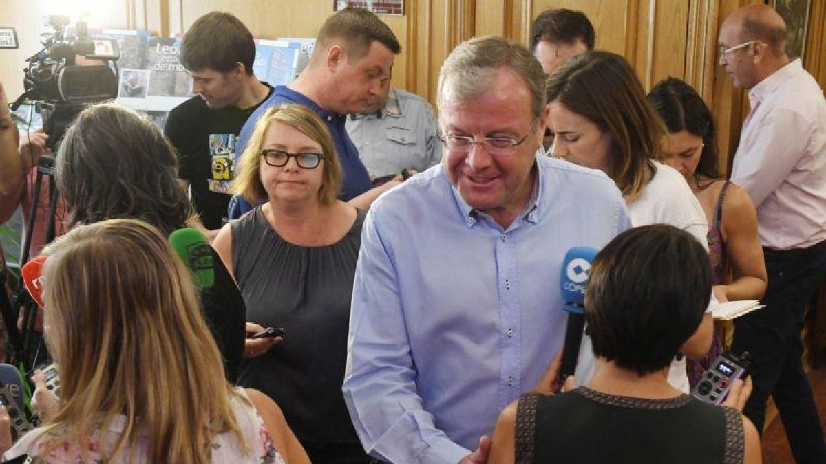 El alcalde de León, Antonio Silván, en una comparecencia de prensa.-J.CASARES (EFE)