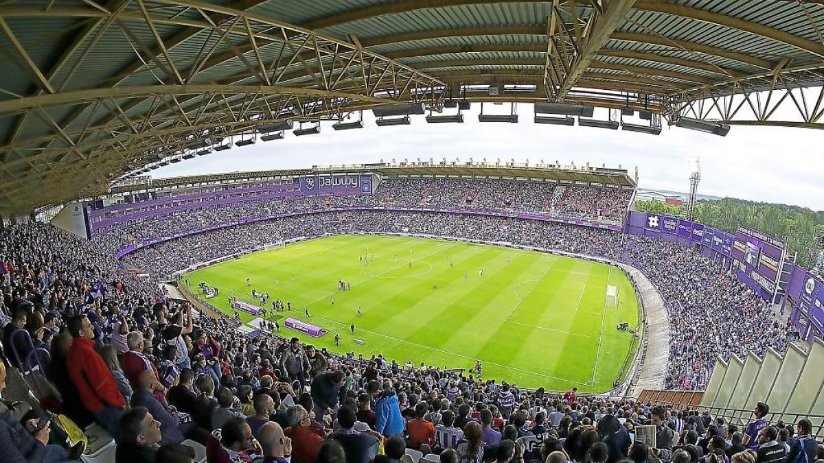 Panorámica del estadio José Zorrilla el pasado mes de junio en el playoff de ascenso.-J.M. LOSTAU