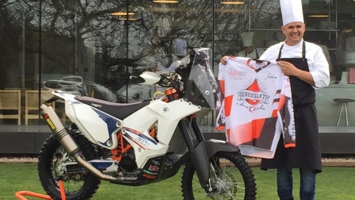 Nandu Jubany, en Can Jubany con la KTM con la que participará en el Dakar 2017.-CAN JUBANY