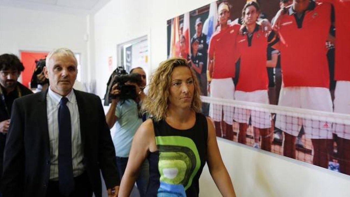 Escañuela y Gala León, en Sevilla.-Foto: REUETRS / MARCELO DEL POZO