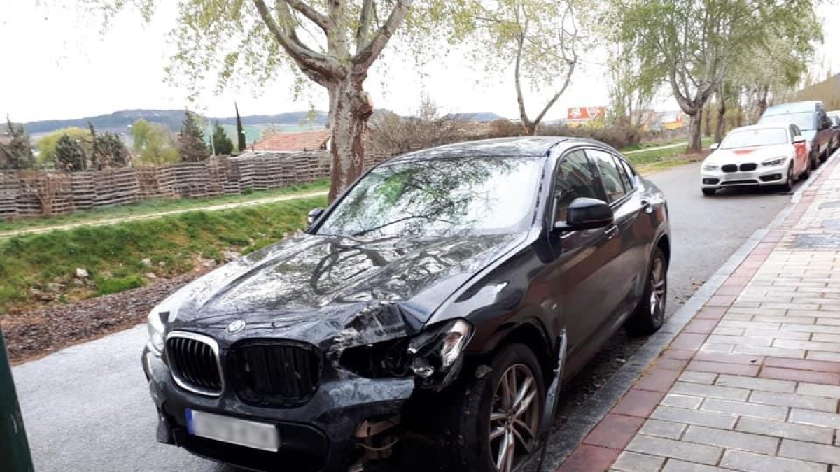 EL turismo estacionado-POLICÍA MUNICIPAL VALLADOLID