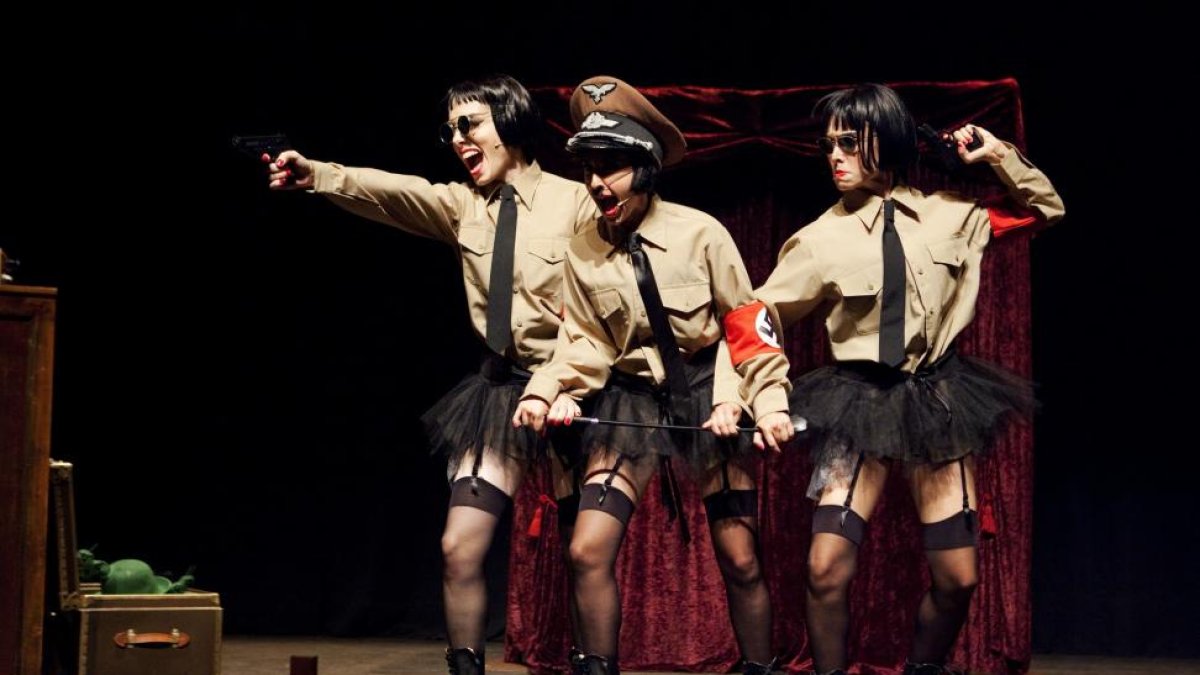 Las tres integrantes de la compañía en ‘Enchanté!’.-E.M.