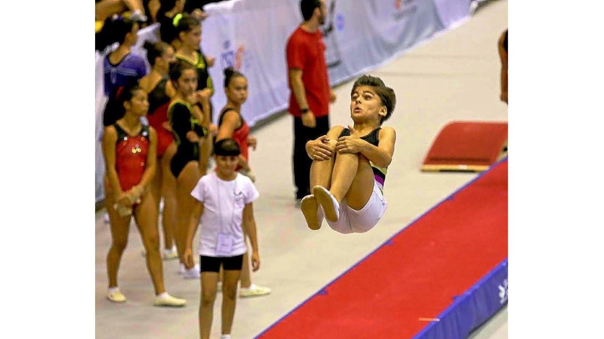 Nuño Villafañe logró la medalla de oro tras este salto.-MONTSE ÁLVAREZ