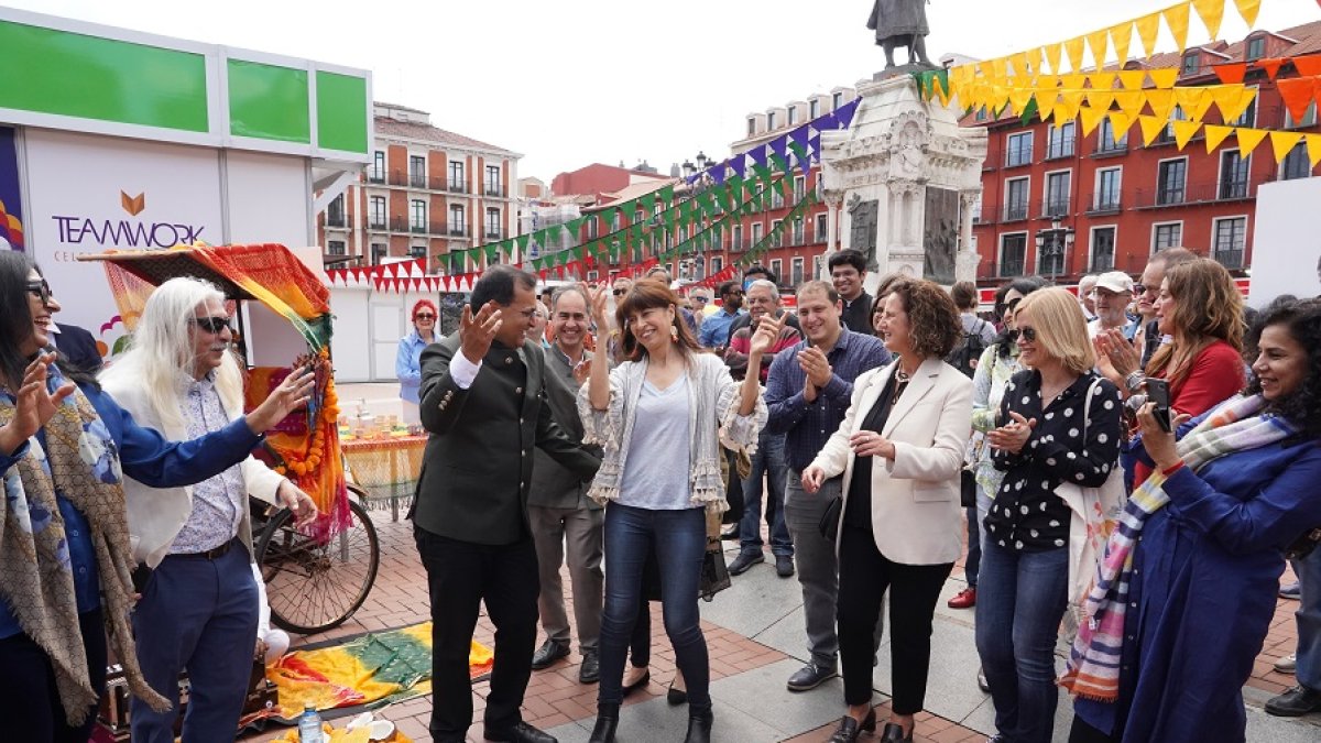 Redondo baila en la inauguración de la Feria. | ICAL