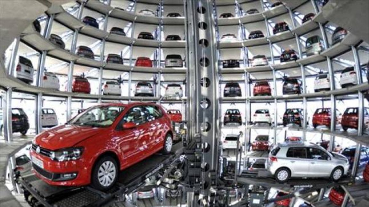 Exposición de vehículos en la sede central de Volkswagen.-EL PERIÓDICO