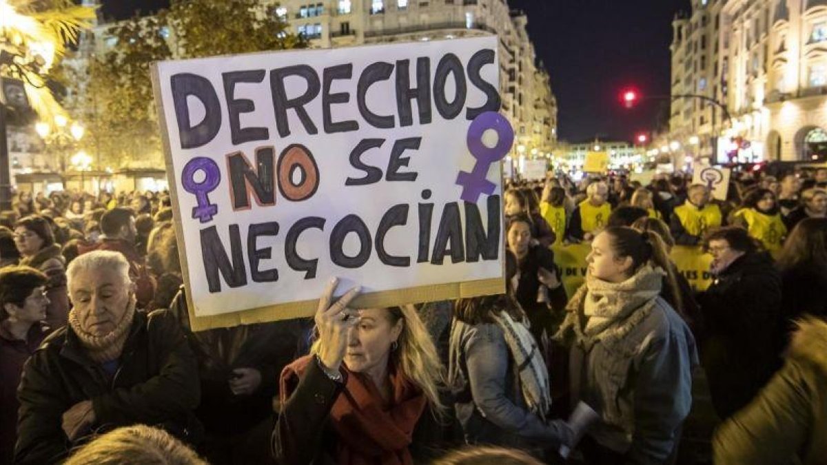 Imagen de la concentración en Valencia contra los postulados machistas de Vox.-EL PERIÓDICO