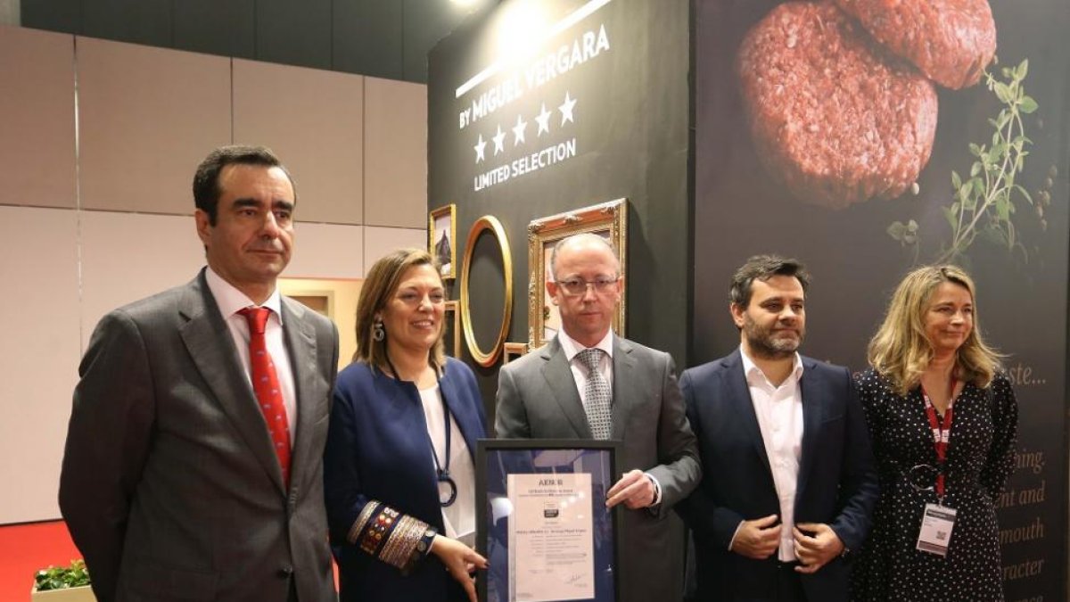 Miguel Vergara Zamora, recoge la insignia de sello AENOR.-ICAL