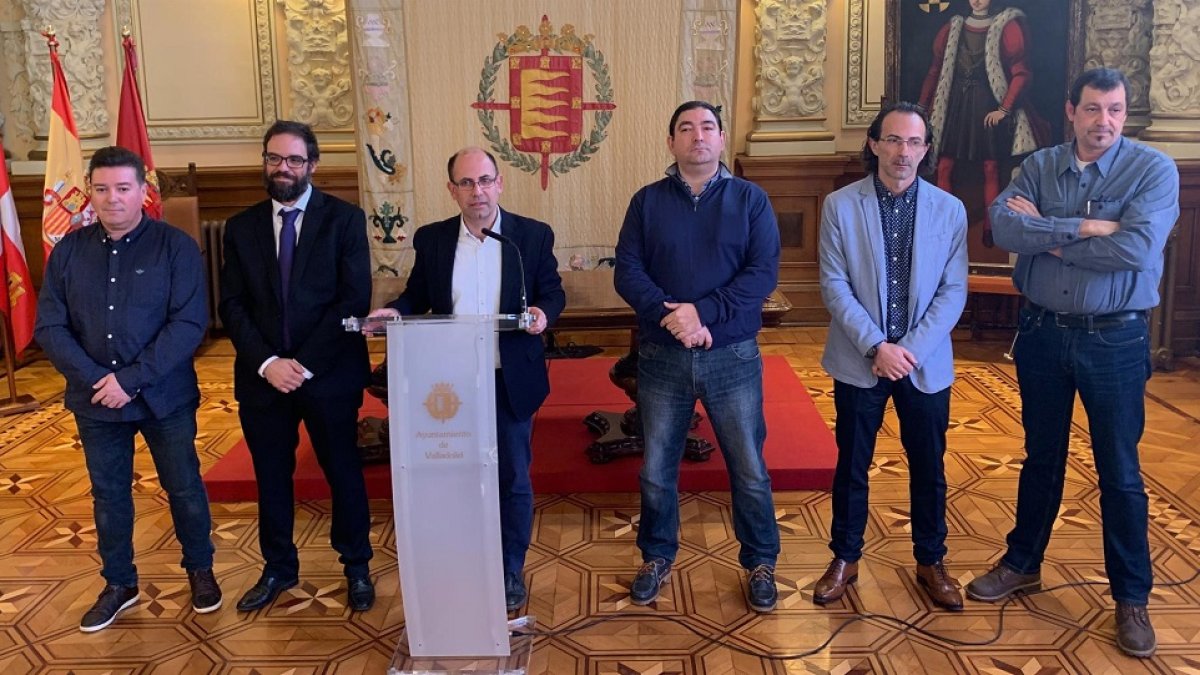 El concejal de Movilidad y Espacio Urbano explica el acuerdo alcanzado con los sindicatos de Auvasa. - EUROPA PRESS