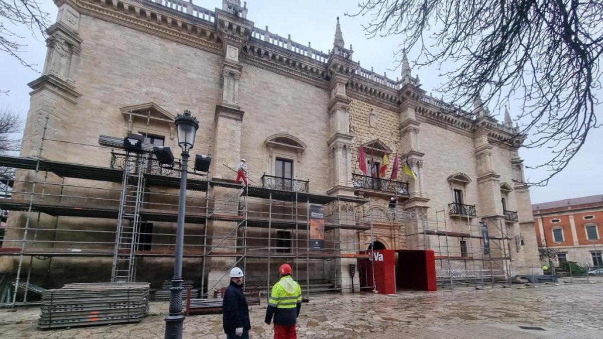 Instalación de los andamios en el Palacio de Santa Cruz para las obras de restauración - PHOTOGENIC