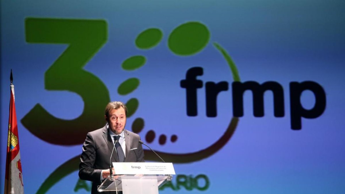 El alcalde de Valladolid, Óscar Puente, durante su intervención en la celebración del 30 aniversario de la Federación Regional de Municipios y Provincias-ICAL