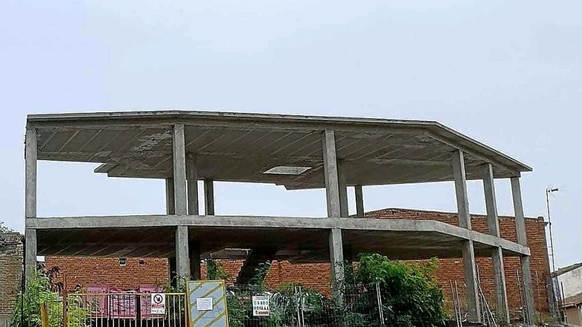 Estado que presenta la vivienda tutelada de Nava del Rey.-E. M.