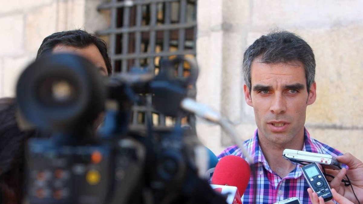 Sergio Gallardo, ex-concejal de Deportes del Ayuntamiento de Ponferrada, durante su comparecencia de esta mañana-Ical