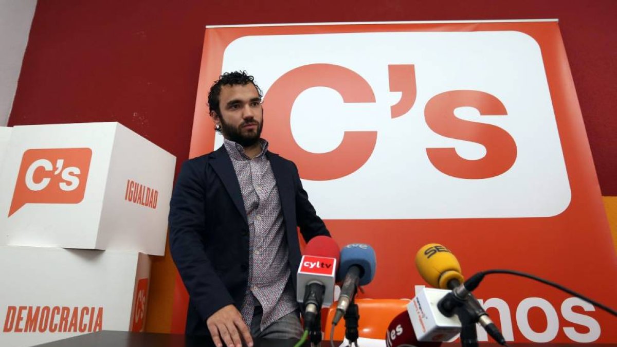 ablo Yañez, del Comité autonómico de acuerdos de Ciudadanos, durante la rueda de prensa ofrecida en Valladolid-ICAL