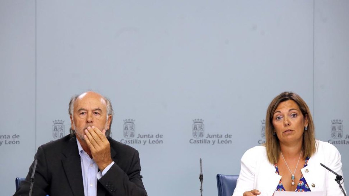 Jaime Rabanal y Milagros Marcos, ayer, tras el Consejo de Gobierno.-ICAL