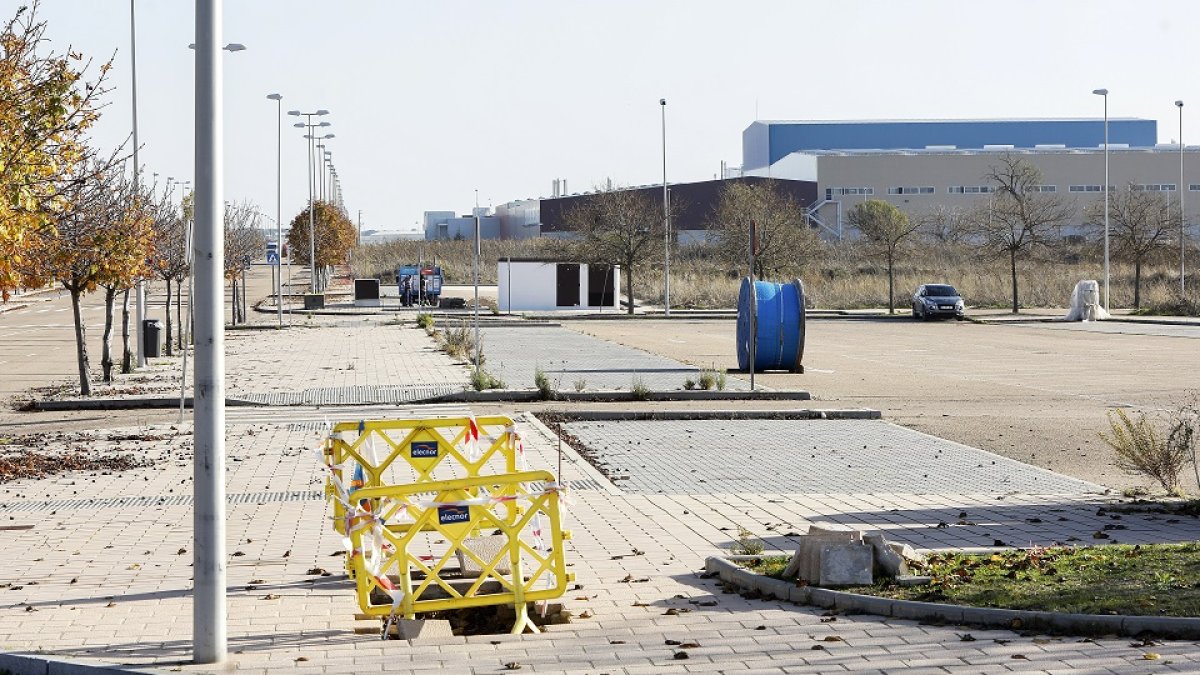 Zona industrial del Jalón, con la planta de Extrusiones Metálicas al fondo. J.M. LOSTAU