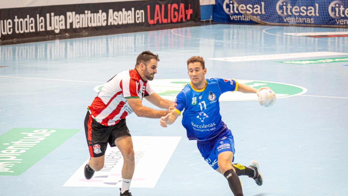 Alejandro Pisonero, de azul.