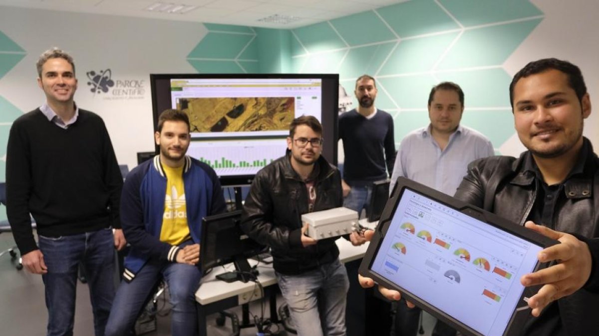Miembros de la empresa Nebusens en las instalaciones del Parque Científico de la Universidad de Salamanca.-ENRIQUE CARRASCAL