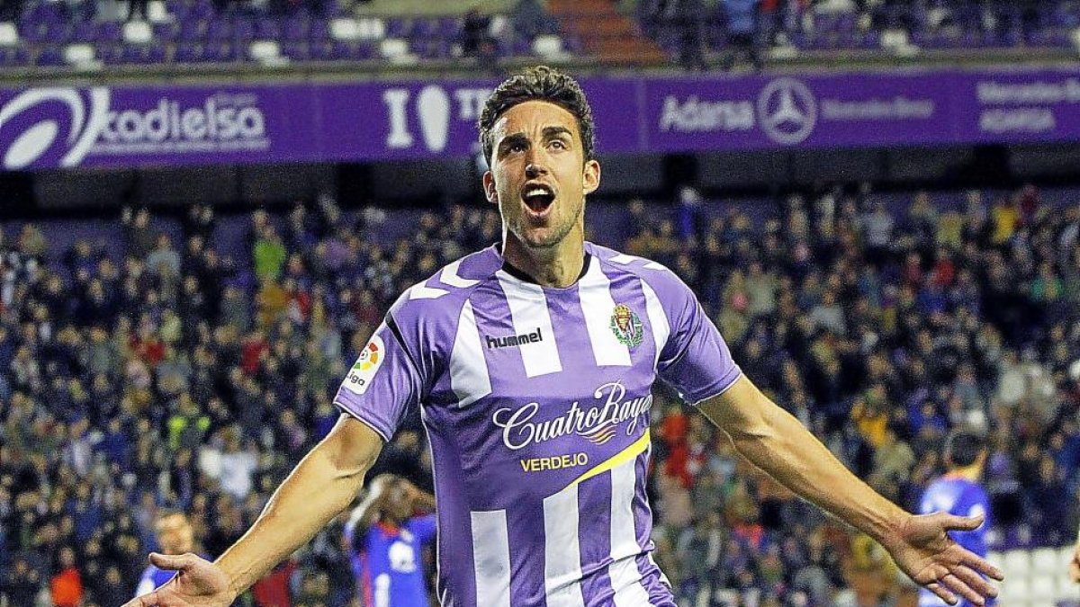 Jaime Mata celebra con los brazos abiertos el gol marcado al Oviedo el pasado sábado.-J.M. LOSTAU