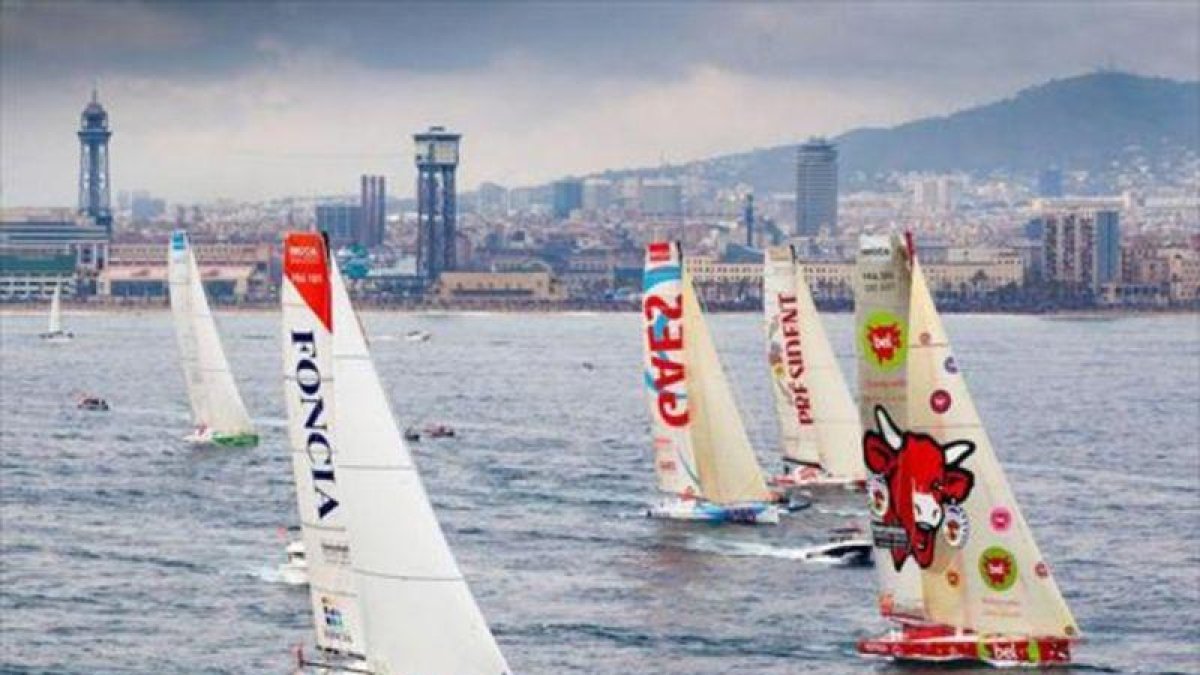 Imagen de la salida de la tercera Barcelona World Race, el 31 de diciembre del 2014, con la ciudad al fondo.-BWR