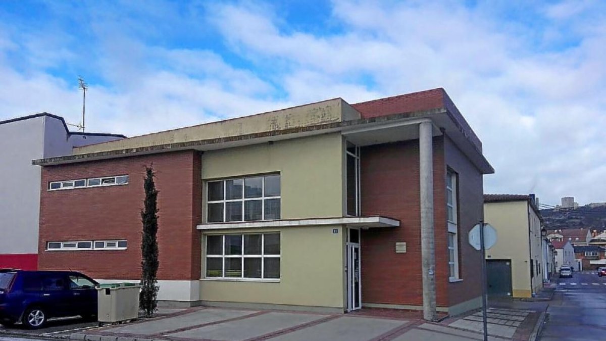 Vista exterior del centro de dinamización empresarial de Íscar.-A.I.