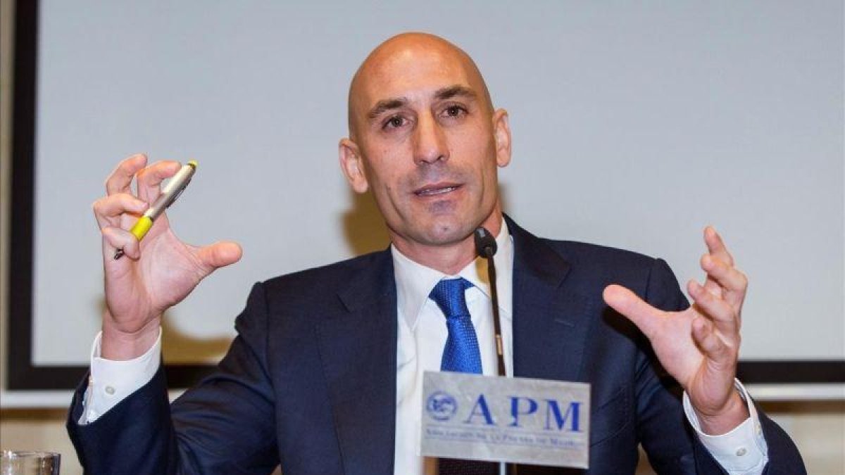 Luis Rubiales, durante el acto en que anunció su renuncia a la presidencia de la AFE, el pasado 20 de noviembre.-RODRIGO JIMÉNEZ / EFE