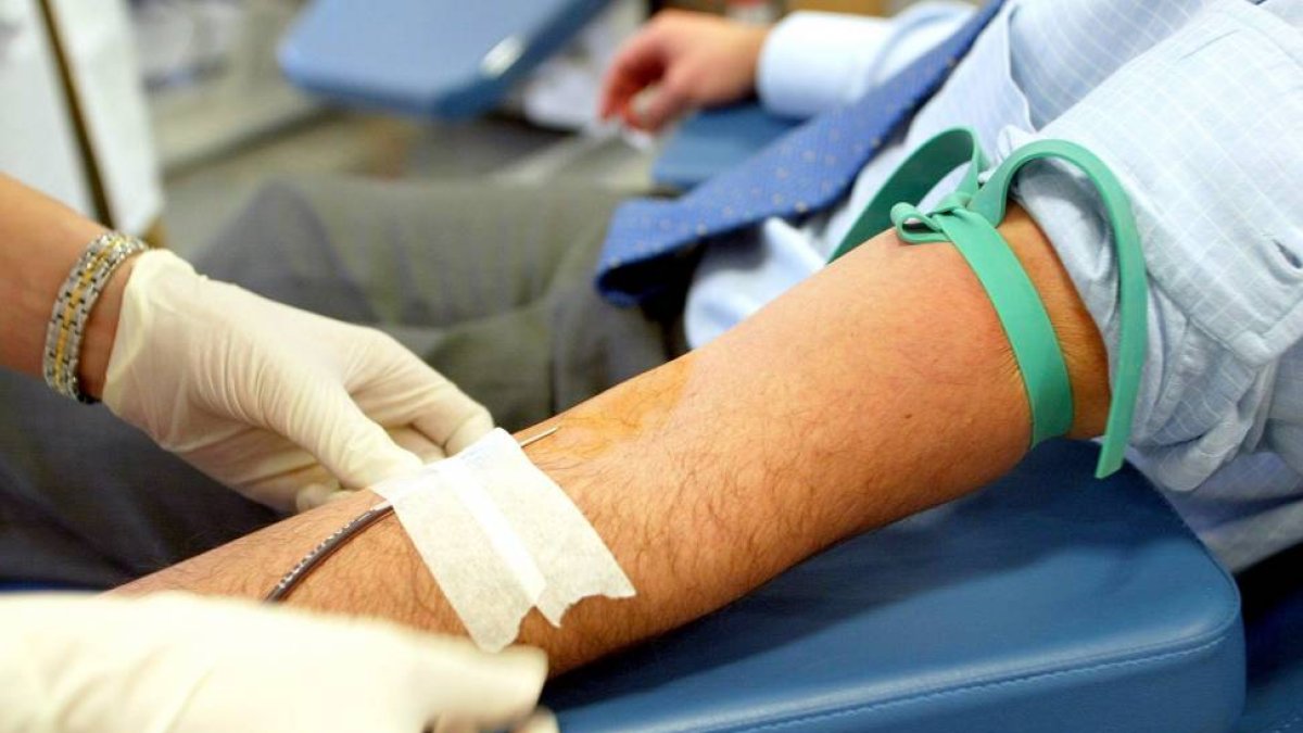 Donante de sangre en el Centro de Hemoterapia y Hemodonación de Valladolid