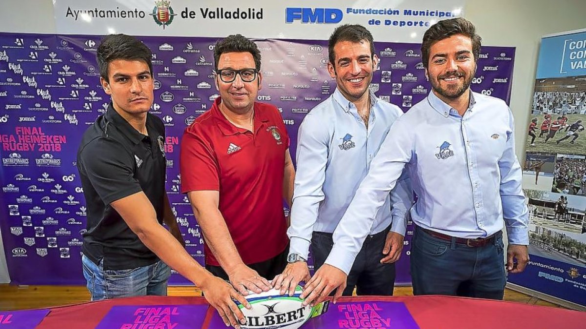 Juan Ramos, Juan Carlos Pérez, Diego Merino y Álvaro Fernández posan ayer en la Casa del Deporte.-PABLO REQUEJO