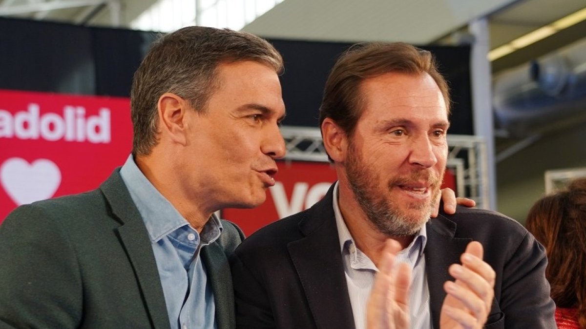 El secretario general del PSOE y presidente del Gobierno, Pedro Sánchez, participa en un acto público para apoyar al secretario general del PSOE de Valladolid, alcalde de la ciudad y candidato a la reelección, Óscar Puente. -ICAL