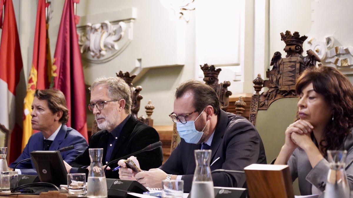 Pleno de la corporación municipal del Ayuntamiento de Valladolid, con el único asunto del día de la aprobación inicial del Presupuesto General del Consistorio para el ejercicio 2023. ICAL