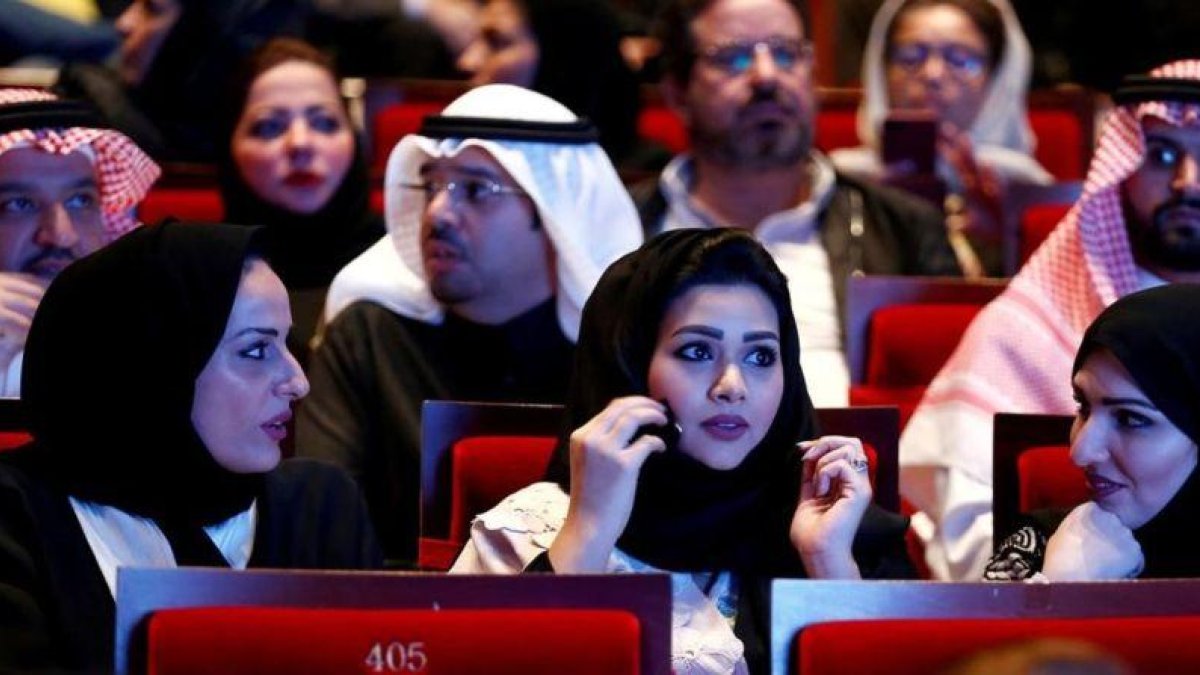 Saudís en una sala de conciertos.-FAISAL NASSER / REUTERS
