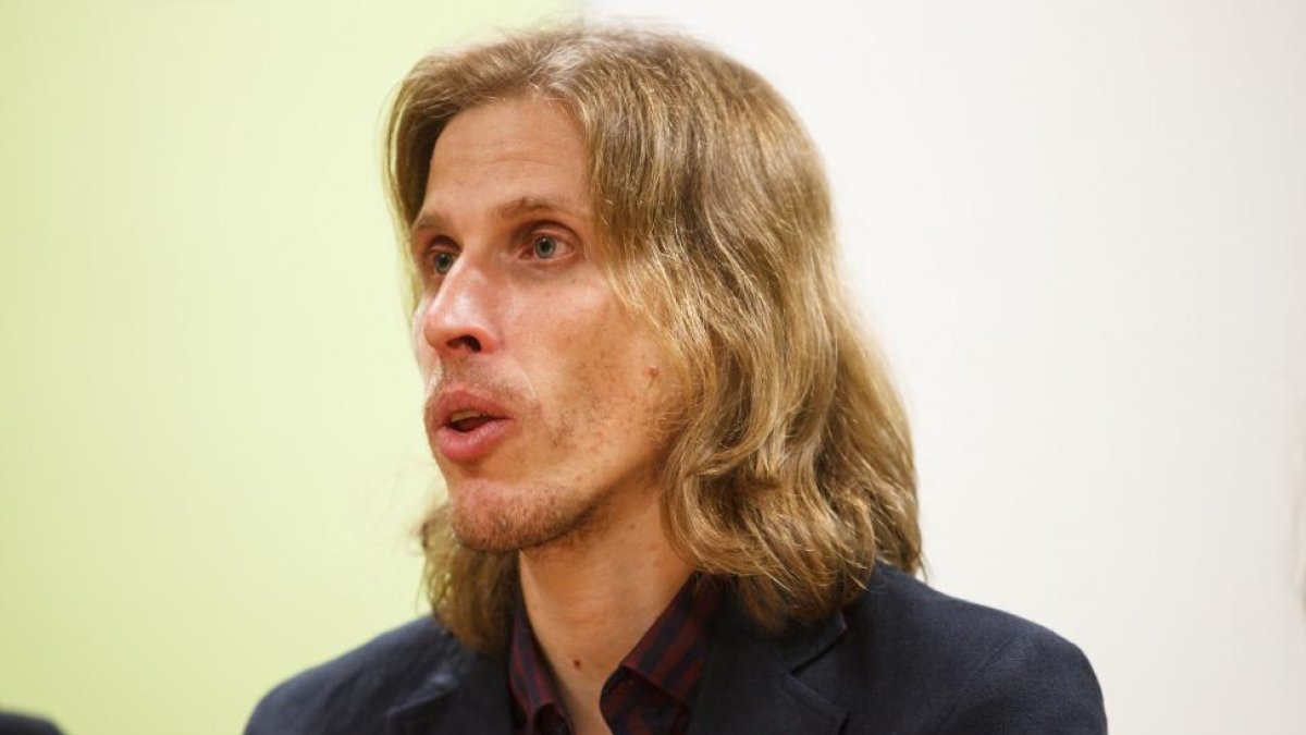 El portavoz de Podemos en las Cortes, Pablo Fernández mantiene un encuentro con los simpatizantes sorianos.-Ical