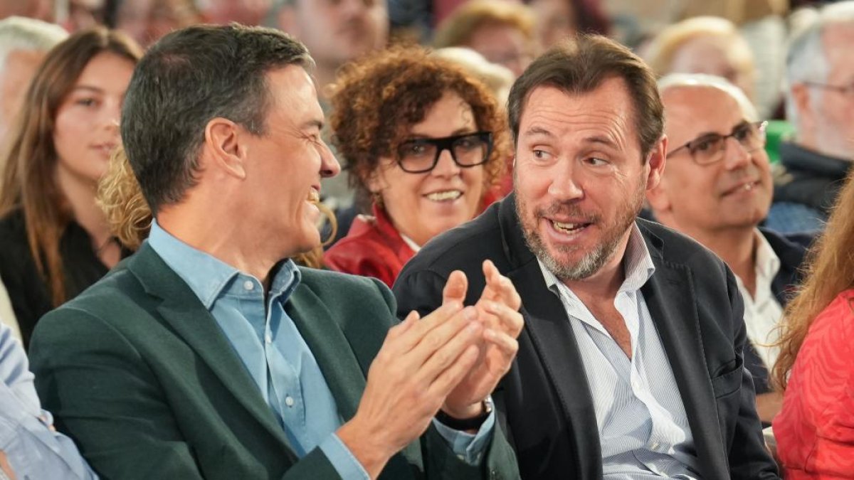 El secretario general del PSOE y presidente del Gobierno, Pedro Sánchez, participa en un acto público para apoyar al secretario general del PSOE de Valladolid, alcalde de la ciudad y candidato a la reelección, Óscar Puente. -J. M. LOSTAU