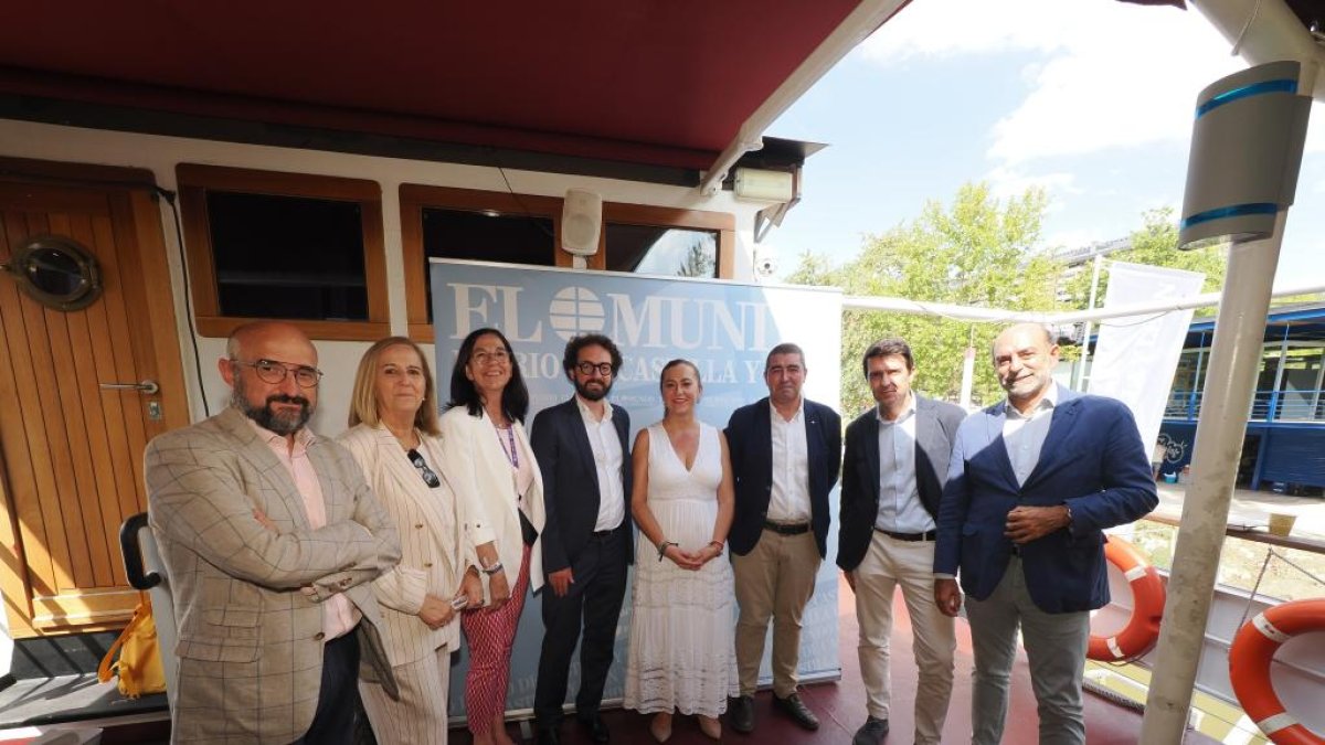 El subdirector de El Mundo de Castilla y León, Felipe Ramos... XXXX...., la delegada de Gobierno en Castilla y León, Virginia Barcones, el director de El Mundo Nacional, XXXX, el director de El Mundo de Castilla y León, Pablo XXXX y..........- PHOTOGENIC
