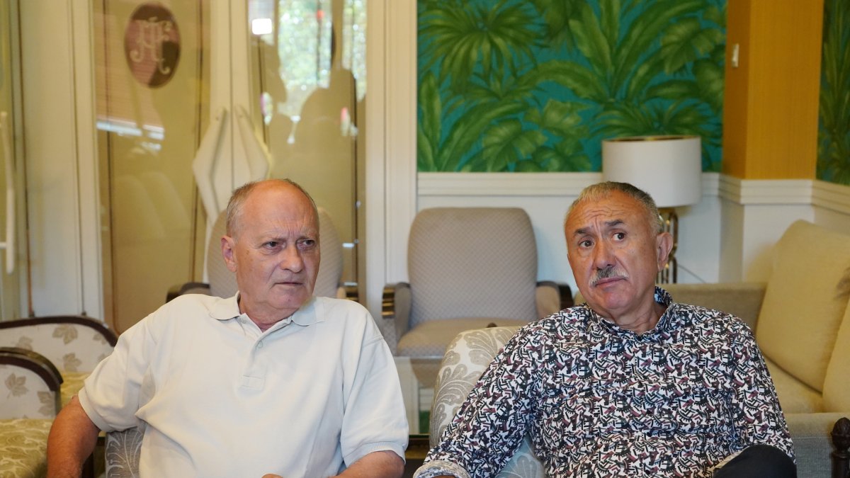 El secretario autonómico de UGT en Castilla y León, Faustino Temprano, con el secretario general de UGT, Pepe Álvarez, este jueves en Valladolid.- ICAL