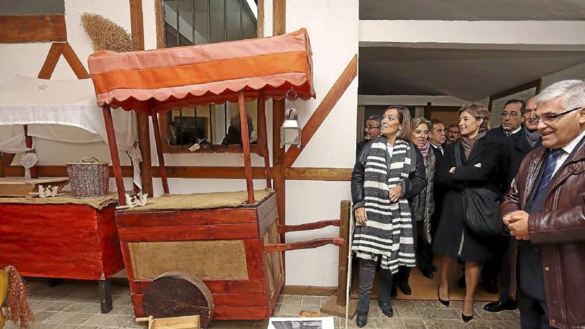 Tejerina y Salgueiro visitan el Centro de Interpretación, ayer.-E.M.