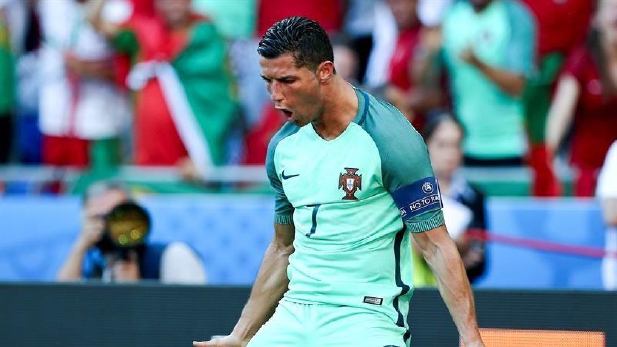 Cristiano celebra uno de sus goles.-EFE