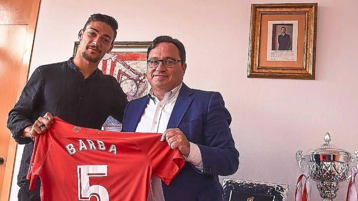 Fernando Barba, central del Sporting, es el fichaje más caro de la Segunda División este verano.-EL MUNDO