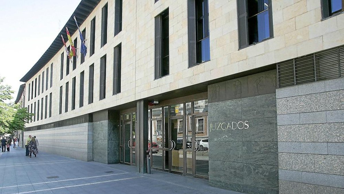 Fachada del edificio de Juzgados de Valladolid.-ICAL