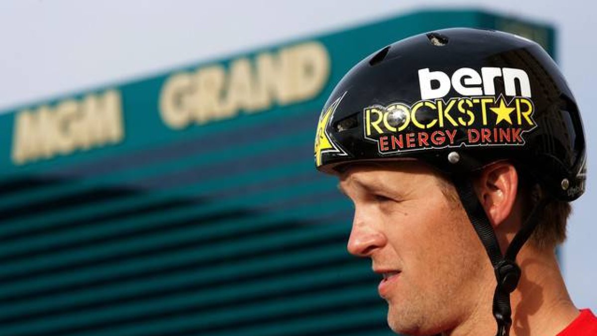Erik Roner, antes de practicar un salto-base en un hotel de Las Vegas, en el 2011.-Jeff Bottari / AP
