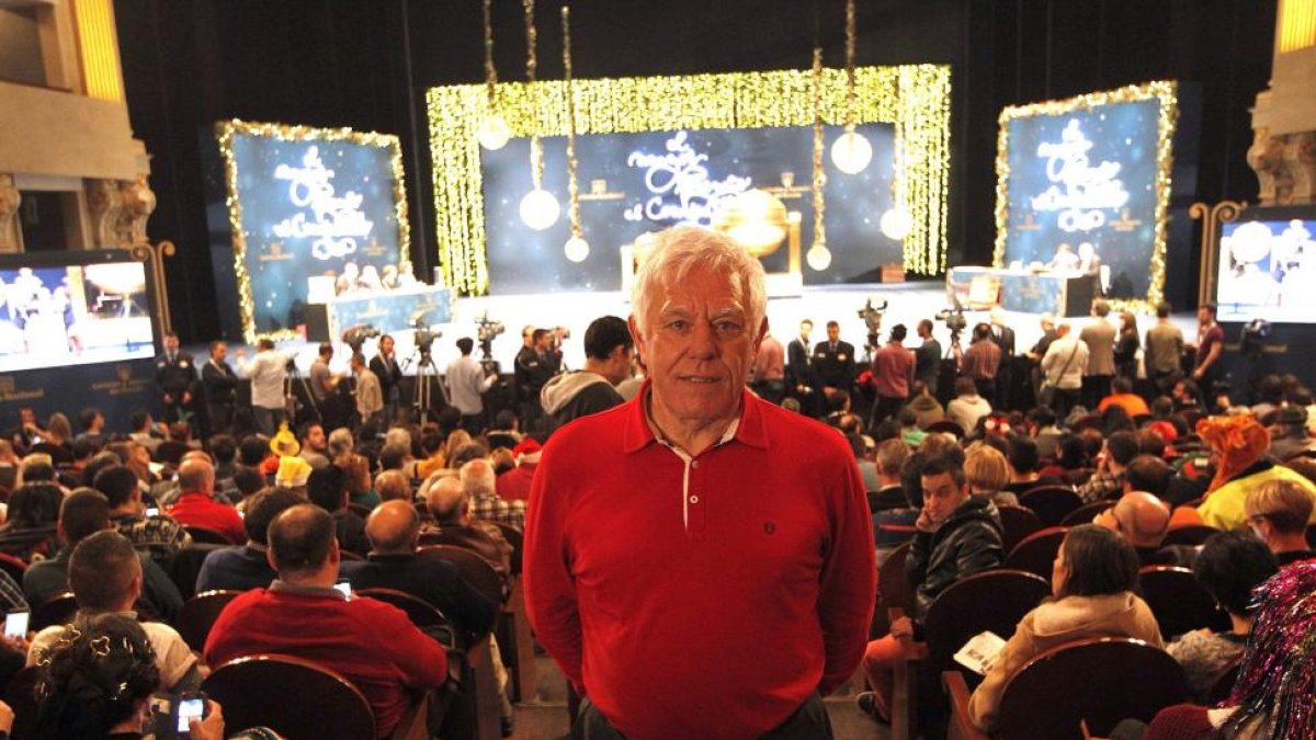 Vecino de la localidad de Palencia,que seguía el Sorteo Extaordinario de Navidad, que se celebra en el Teatro Real de Madrid y que resultó agraciado con un quinto premio-Ical