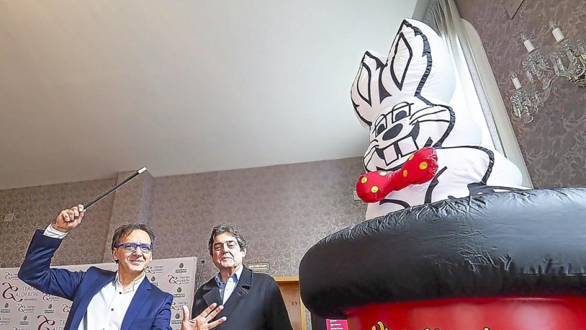 Mayoral y Viteri, ayer, en la presentación de ‘Vive la magia’.-SANTOS/PHOTOGENIC