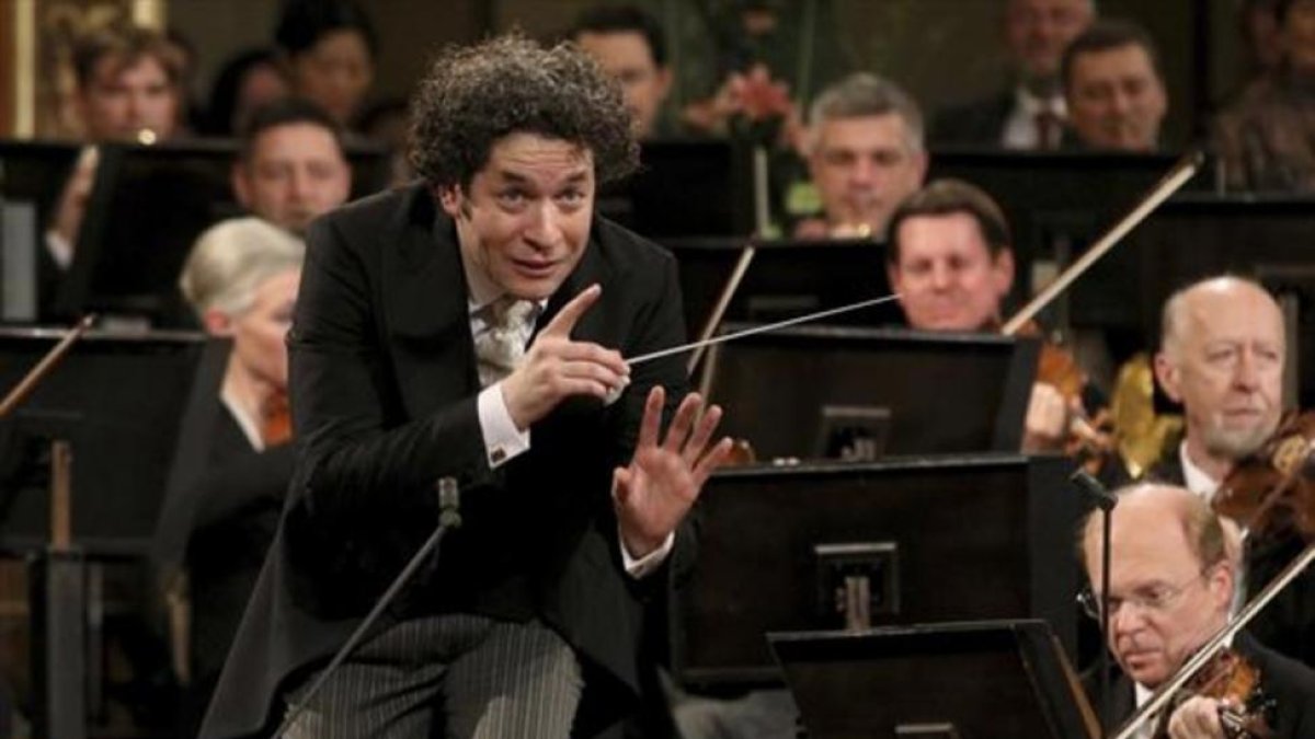 Dudamel, al frente de la Filarmónica de Viena.-EFE / HERBERT NEUBAUER