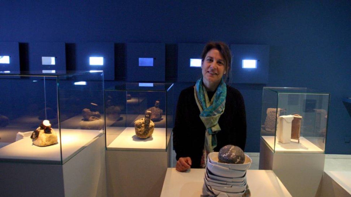 La artista Concha García presenta la exposición 'La piel del mar'-Ical